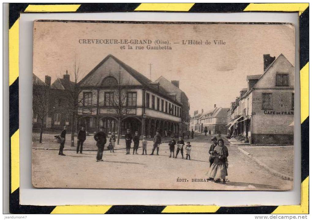 CREVECOEUR LE GRAND. - . L'HÔTEL DE VILLE ET RUE GAMBETTA. - Crevecoeur Le Grand