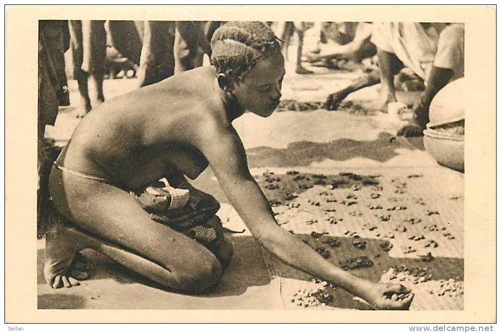 OUBANGUI-CHARI , Femme Au Marché De Bangui (Seins Nus ), *4442 - Centrafricaine (République)