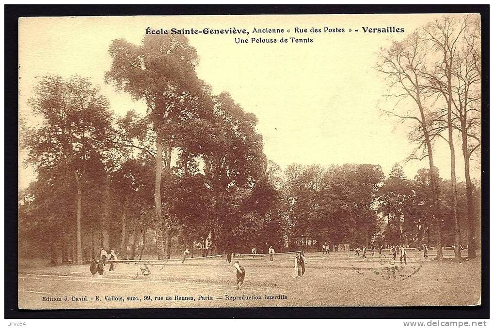 CPA  ANCIENNE- FRANCE- THEME : TENNIS- VERSAILLES : ECOLE STE-GENEVIEVE- UNE PELOUSE DE TENNIS TRES ANIMÉE- - Tennis