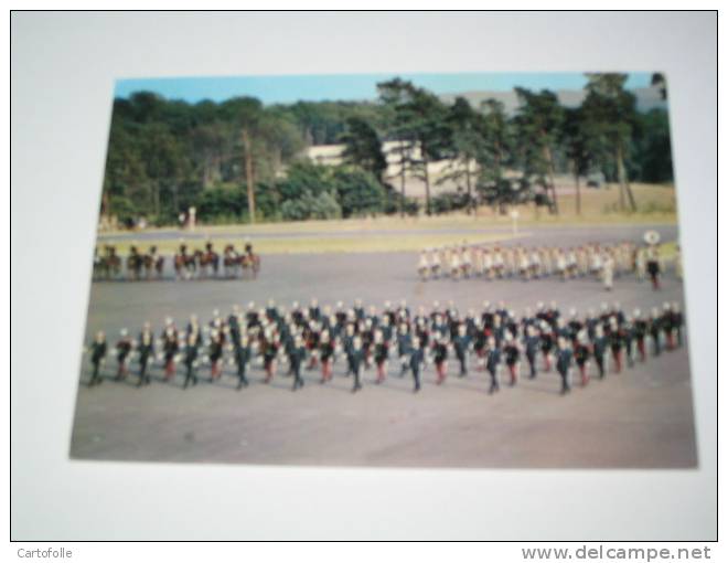 Lot 104 -(achat Direct)   Guer St Cyr Coetquidan  La Nouvelle école Parade  Eleves Emia Et St Cyriens Armée - Guer Coetquidan