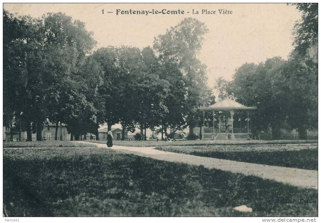 FONTENAY LE COMTE - La Place Viète - Fontenay Le Comte