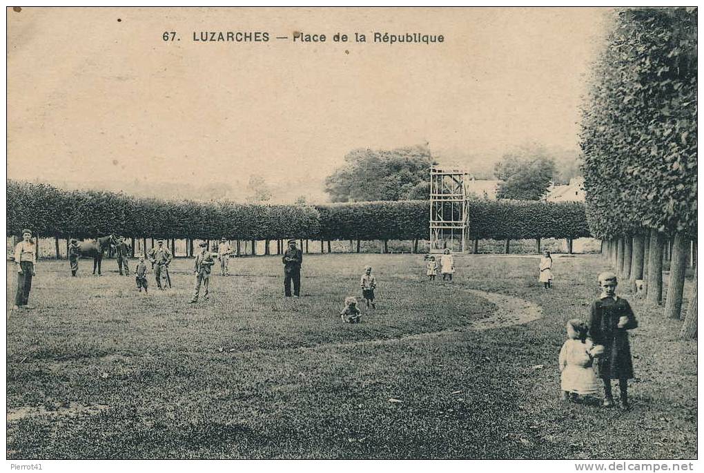 LUZARCHES - Place De La République - Luzarches