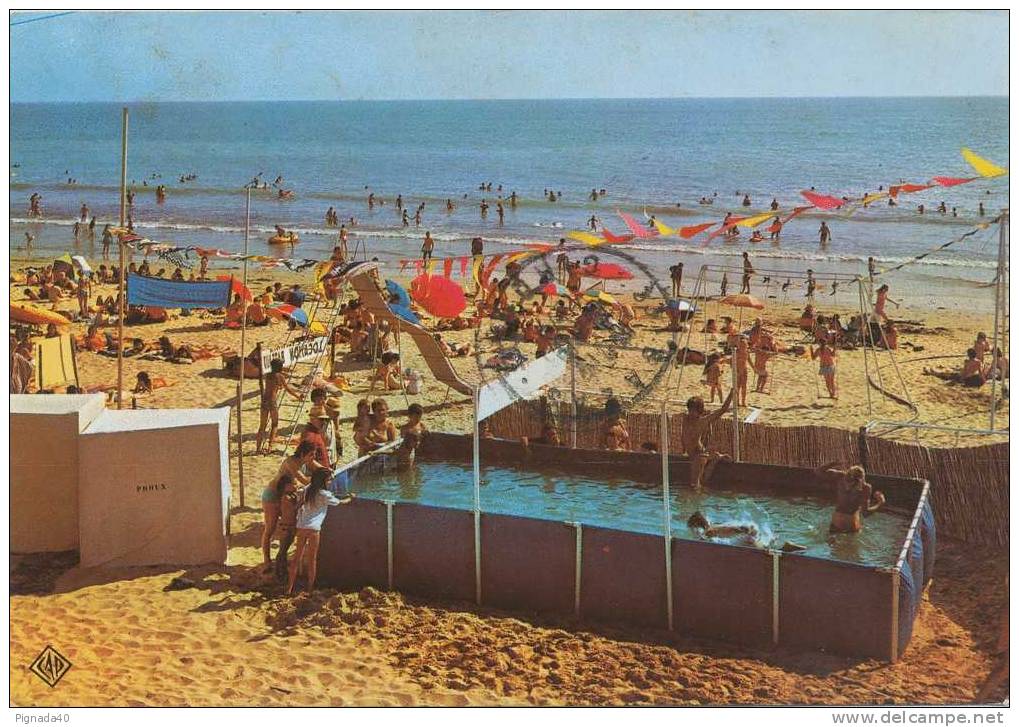 Cp , 17 , LA COUARDE-LE-BOIS , Le Club Des Dauphins Sur La Plage , Voyagé 1974 - Autres & Non Classés