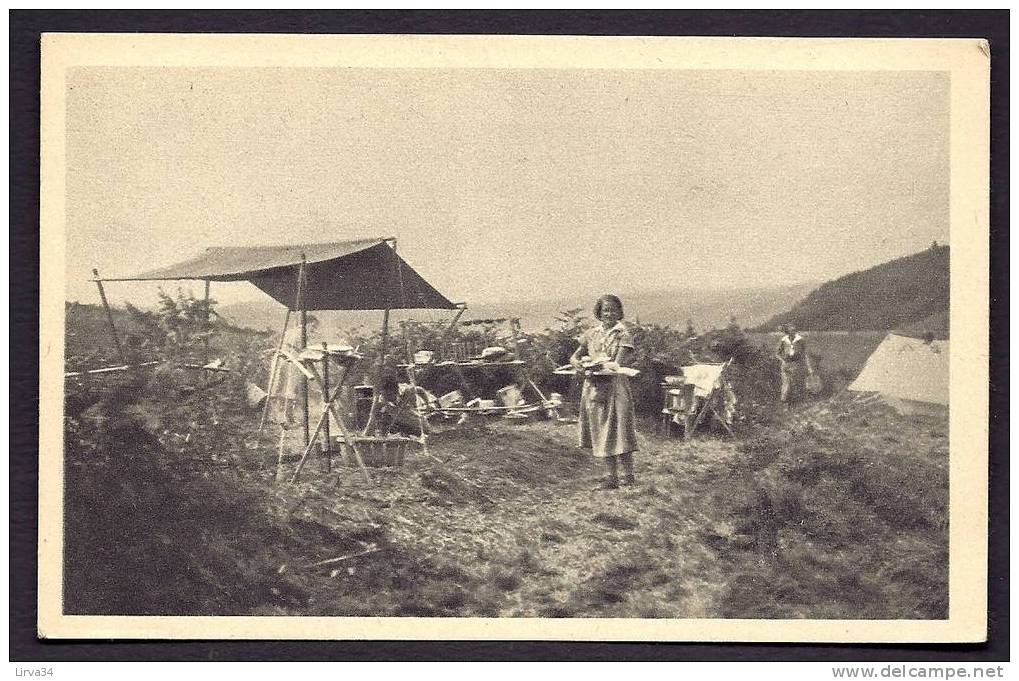 CPA  ANCIENNE- FRANCE-  LE SCOUTISME FEMININ- INSTALLATION DE LA CUISINE DANS LE CAMP DES FILLES- BELLE ANIMATION - Movimiento Scout