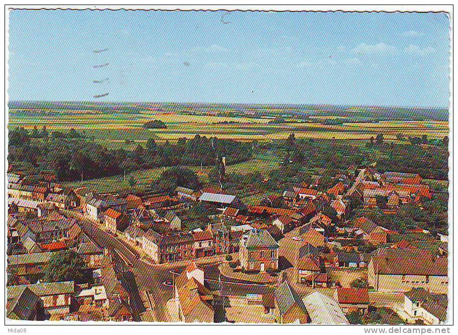 80. HORNOY . VUE D'ENSEMBLE ET PLACE DE LA MAIRIE. - Hornoy Le Bourg