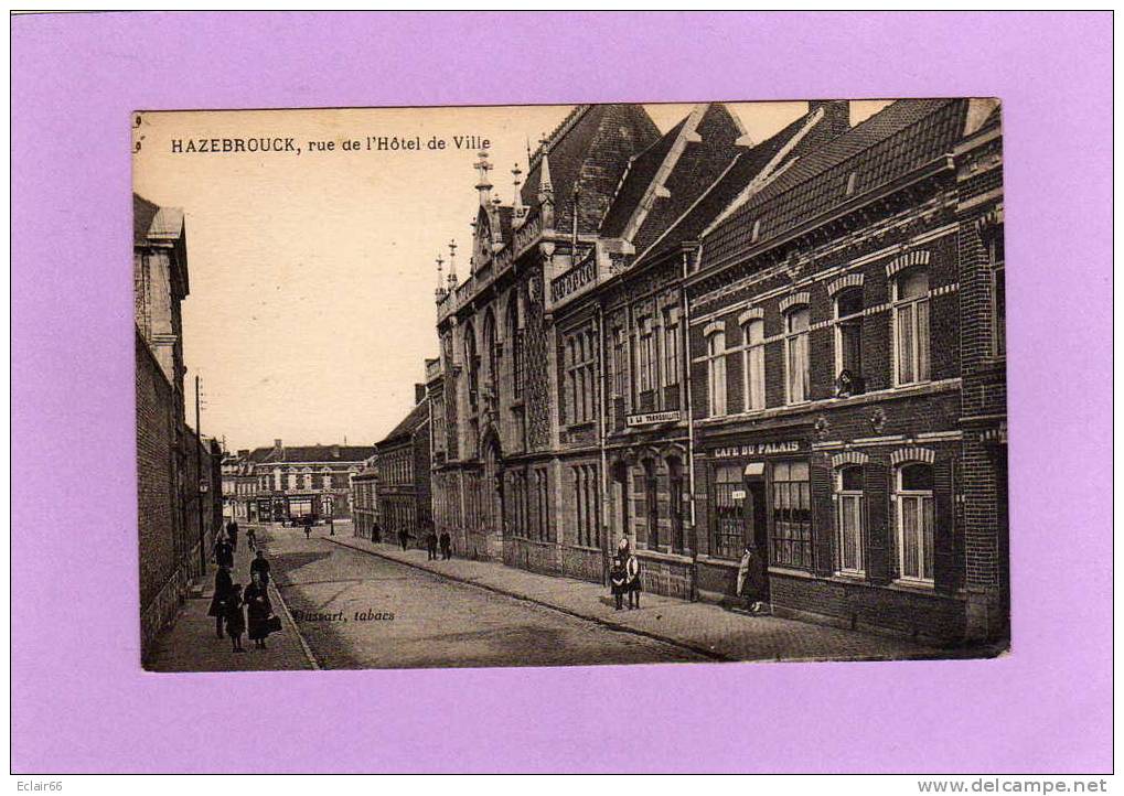 59 Hazebrouck CPA  , Année 1912  Rue De  Hôtel De Ville Animée Café Du Palais ,A La Tranquillité EDIT Dussart, TABAC - Hazebrouck