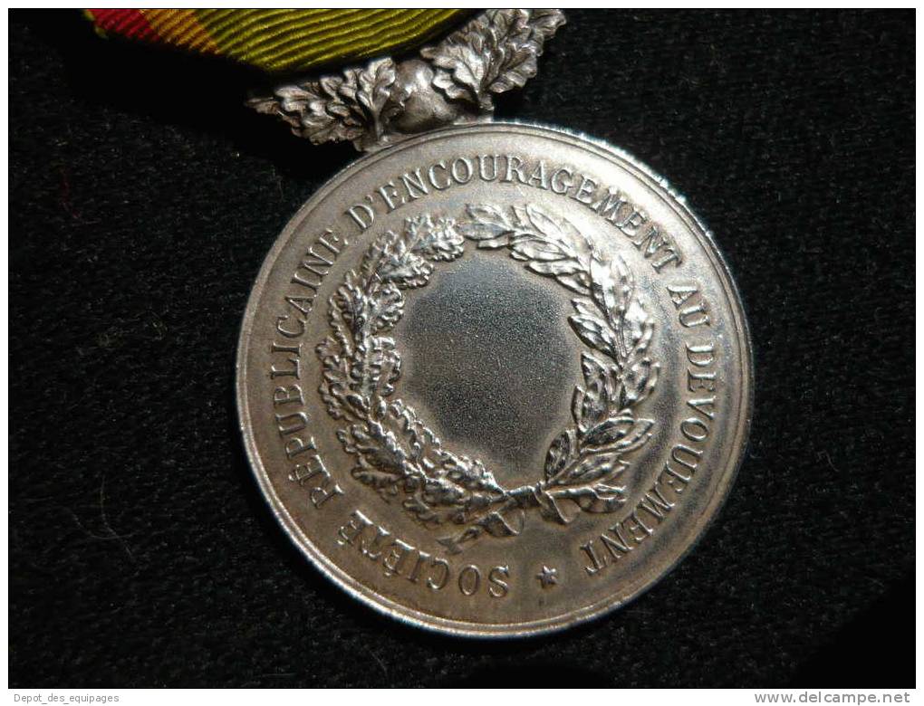 FRANCE Tres Ancienne Médaille SOCIETE ENCOURAGEMENT AU DEVOUEMENT - France