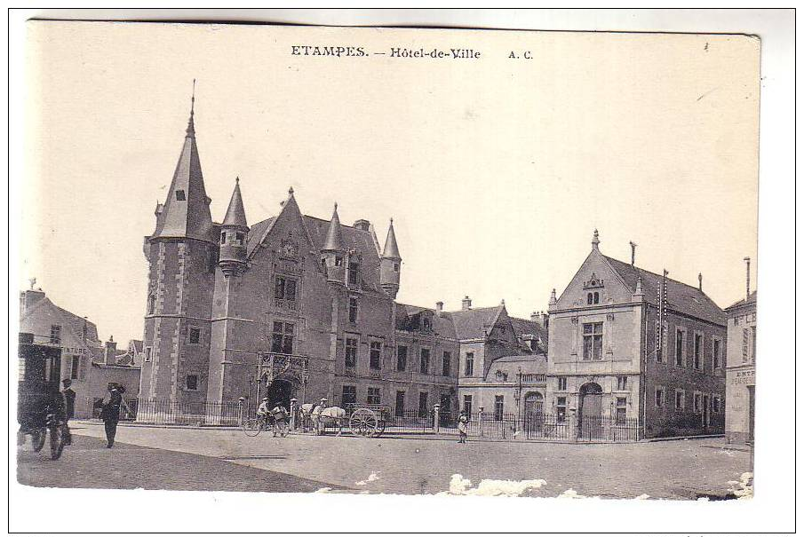 91 Etampes Hotel De Ville (attelage) - Etampes