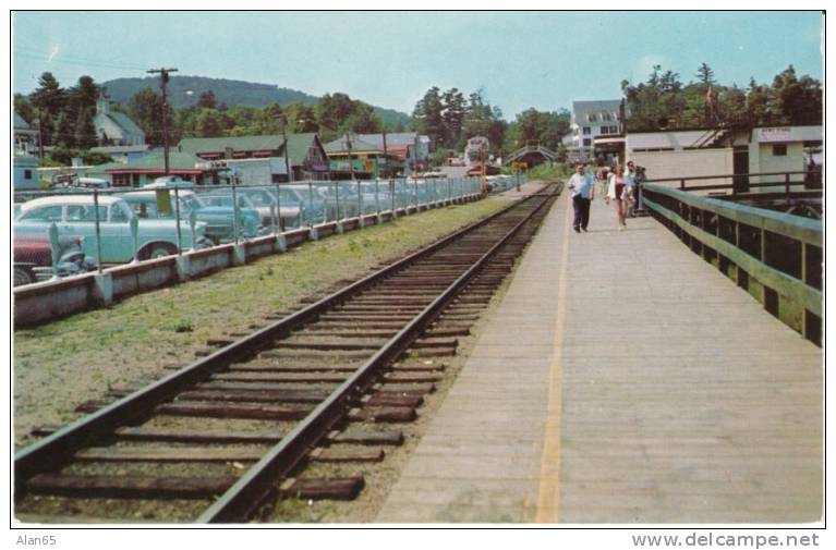 Weirs Beach NH New Hampshire, Boardwalk Lake Winnipesaukee, Autos, Train Tracks, On C1950s Vintage Postcard - Otros & Sin Clasificación