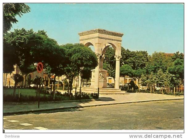 Oristano: Monumento Ai Caduti. Cartolina Anni ´70 - Oristano