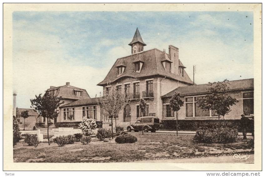 Les Claye-sous-Bois - Mairie , Ecoles ( Vieux Camion ) - Les Clayes Sous Bois