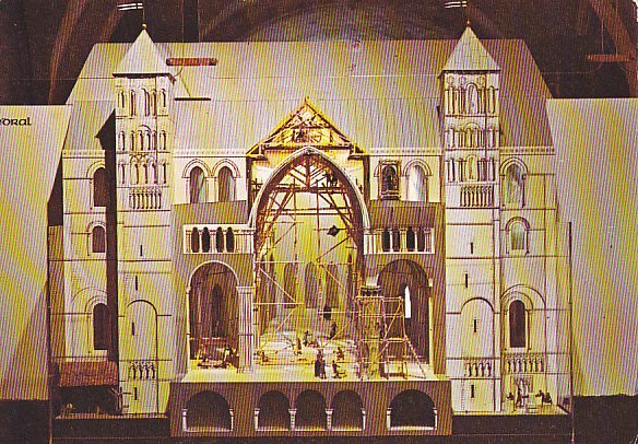 Canterbury Cathedral - Model Illustrating How The Cathedral Was Built - Canterbury
