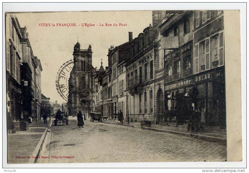 VITRY  LE  FRANCOIS----1918--L´église--La Rue Du Pont (animée,attelage,Grand Bazar ) éd Grand Bazar - Vitry-le-François