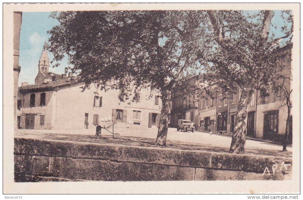 DPT 82 @ CPSM Vers 1945 -1950 @ MONCLAR DE QUERCY  @ Place De La Mairie Et Clocher @ - Montclar De Quercy