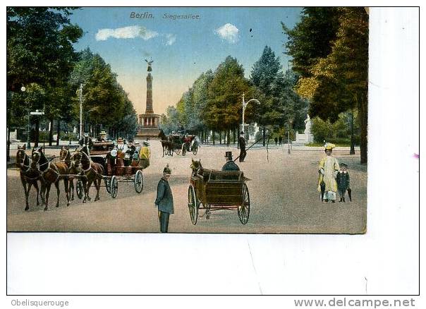 BERLIN SIEGESALLEE ATTELAGES CHEVAUX CASQUE A POINTE VERS 1905 - Porta Di Brandeburgo