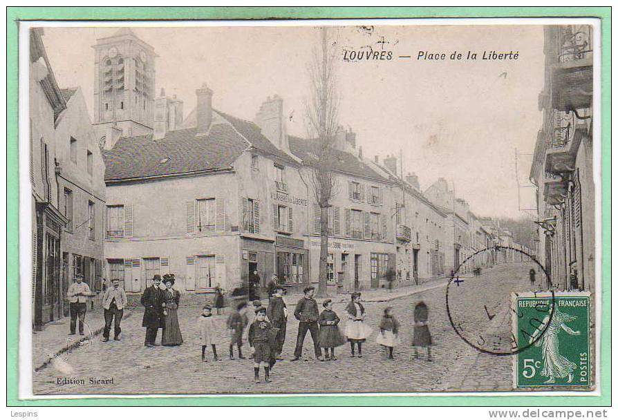 95 - LOUVRES -- Place De La Liberté - Louvres