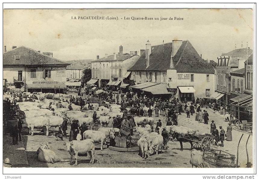 Carte Postale Ancienne La Pacaudière - Les Quatre Rues Un Jour De Foire - Marché, Commerces, Bovins - La Pacaudiere