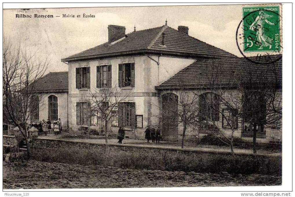 87 - RILHAC RANCON - "Mairie Et Ecole" - Classe D'élèves Devant En Récréation - Rilhac Rancon