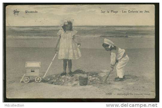 BELGIQUE WESTENDE / Sur La Plage, Les Enfants Au Jeu / - Westende