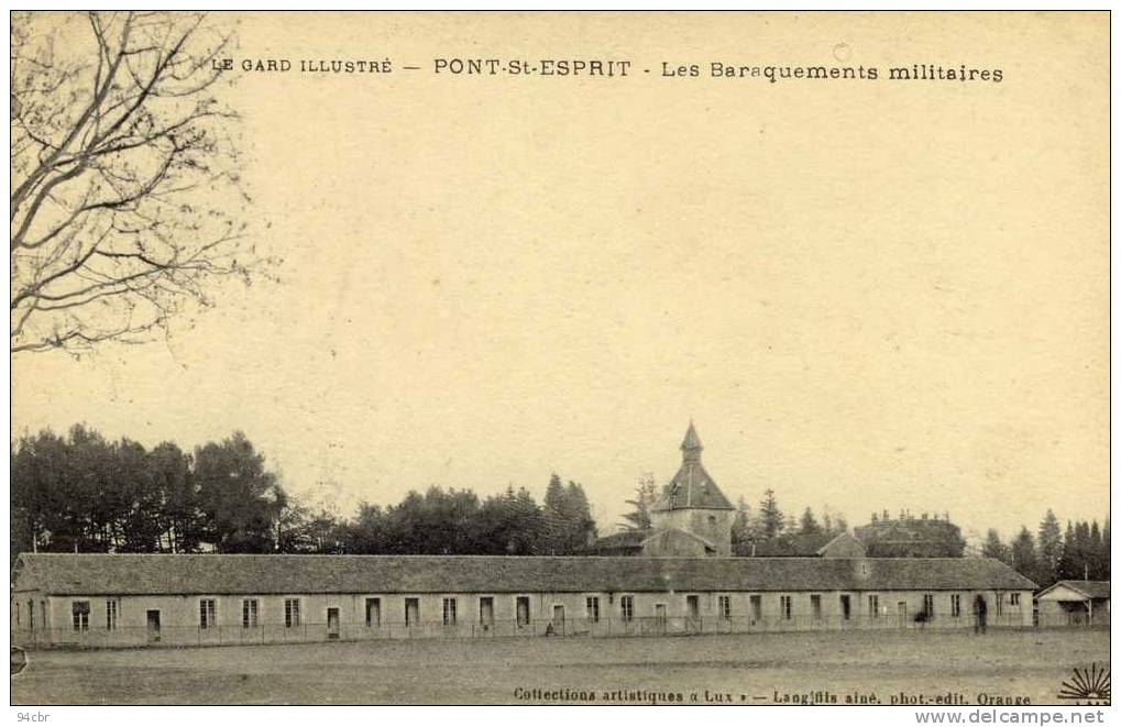 CPA(30)     PONT ST ESPRIT   Les Baraquements Militaires - Pont-Saint-Esprit