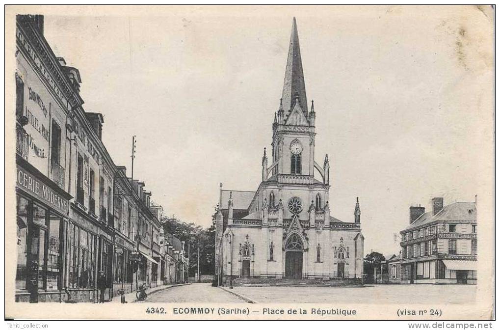 ECOMMOY - Place De La République - Ecommoy