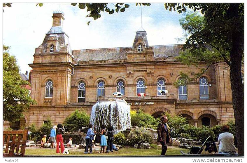 CPM - Southport Arts Centre Et La Fontaine - Southport