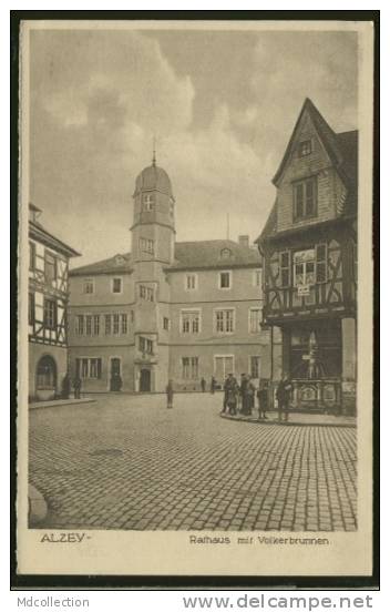 ALLEMAGNE ALZEY / Rafhaus Mit Volkerbrunnen / - Alzey