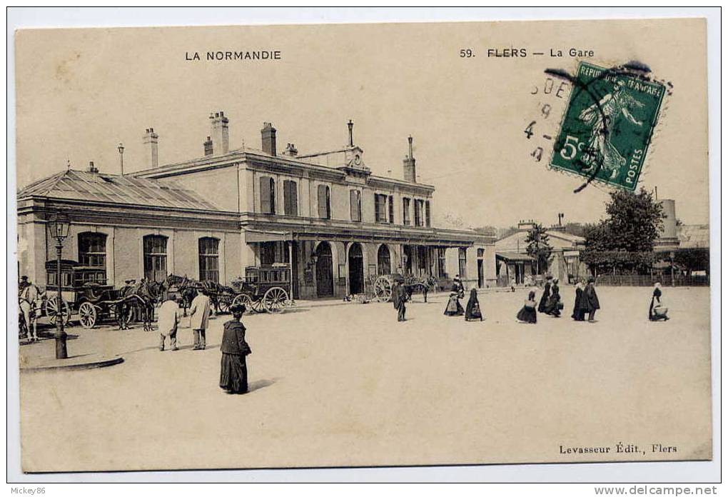FLERS--env 1910--La Gare (très Animée,attelages) Série La Normandie-n° 59 éd Levasseur - Flers