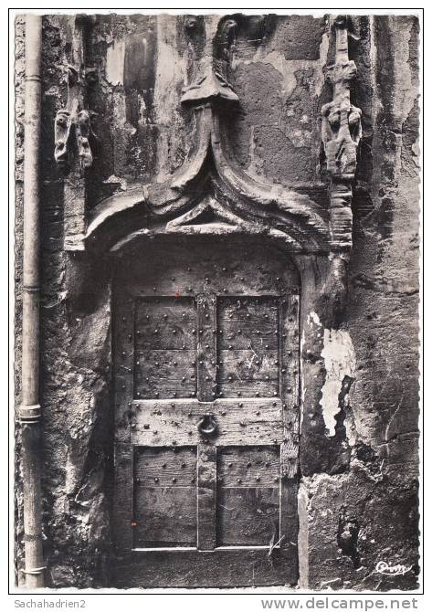 38. Cpsm. BEAUREPAIRE. Porte Gothique D´un Ancien Couvent. 12 - Beaurepaire