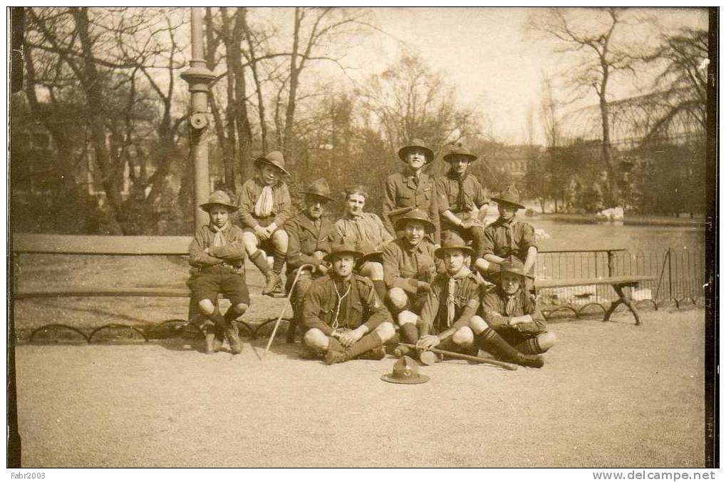 Jolie Photo Format 9*12 Groupe De Jeunes Hommes Scout. Joli Plan Provenance Belgique. Peu Courant. - Movimiento Scout