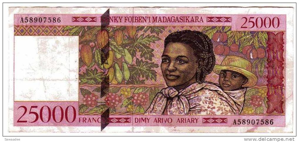 BILLET MADAGASCAR - P.82 - 1998 - 25000 FRANCS = 5000 ARIARY - PORTRAIT DE FEMME ET ENFANT - FRUITS - Madagaskar