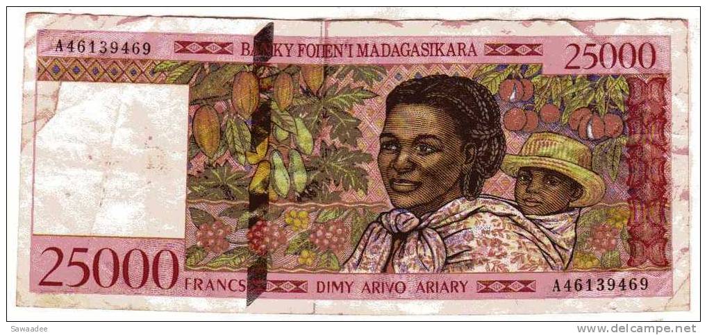 BILLET MADAGASCAR - P.82 - 1998 - 25000 FRANCS = 5000 ARIARY - PORTRAIT DE FEMME ET ENFANT - FRUITS - Madagascar