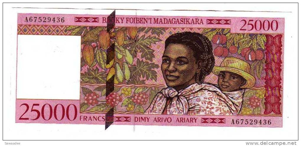 BILLET MADAGASCAR - P.82 - 1998 - 25000 FRANCS = 5000 ARIARY - PORTRAIT DE FEMME ET ENFANT - FRUITS - Madagascar