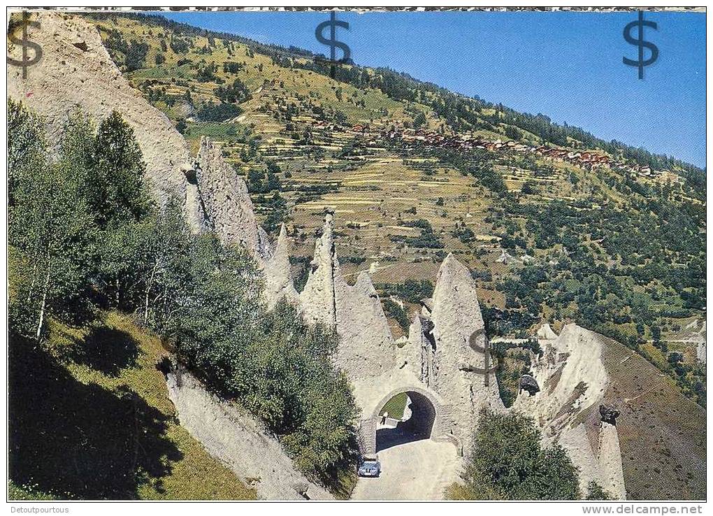 VAL D'HERENS Valais : Pyramides D'Euseigne Et Village D' HEREMENCE ( Citroen 2CV ) - Hérémence