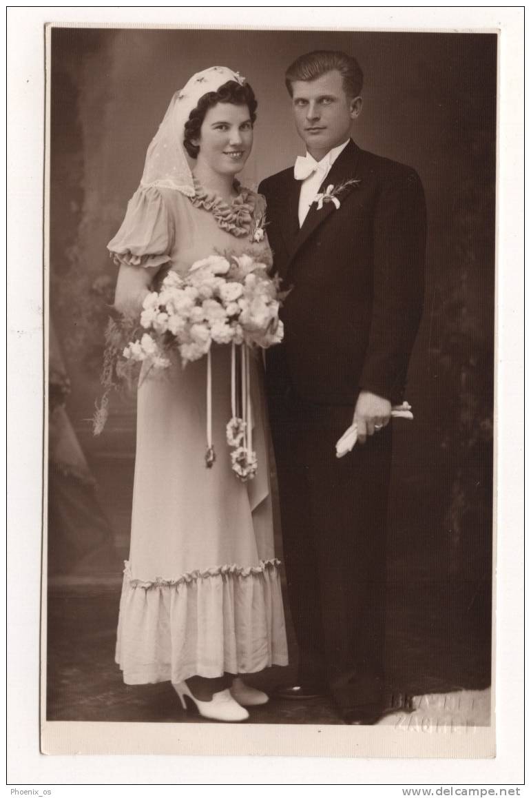 MARRIAGE / WEDDING - Bride, Groom, Real Photo, Atelier BRAUNER, Zagreb / Croatia, Around 1930. - Noces