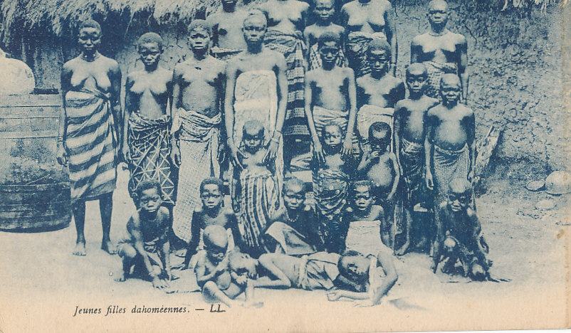 V 360 /CPA    DAHOMEY -   JEUNES FILLES DAHOMEENES - Dahome