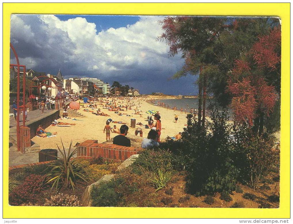 LARMOR PLAGE - Morbihan - N° 6-6304 - Le Plage De Toulhars Très Animée  - Circulé édit Le Doaré - Larmor-Plage