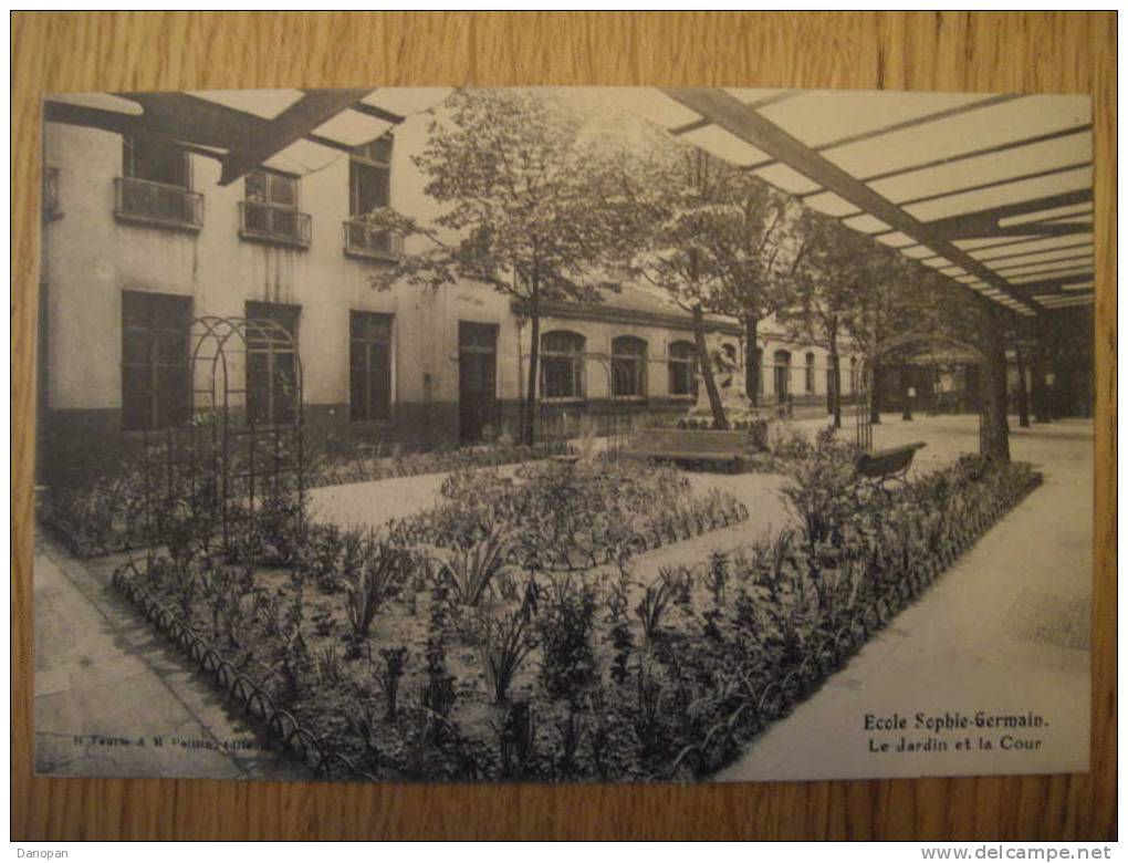 CPA Paris école Sophie Germain Le Jardin Et La Cour - Formación, Escuelas Y Universidades