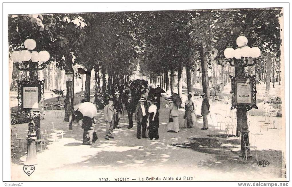 03 - VICHY - La Grande Allée Du Parc - Animée - Vichy