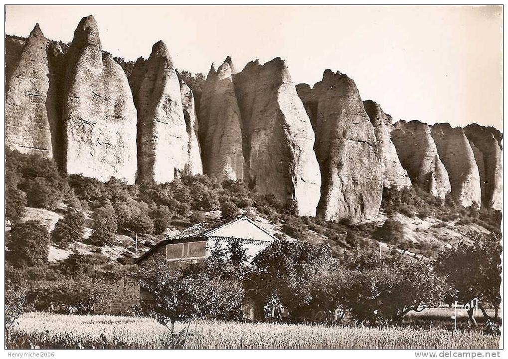 Alpes De Haute Provence , Digne , Villa Prés Des Rochers Des Mées " Les Pénitents" , Ed Photo Yvon - Digne