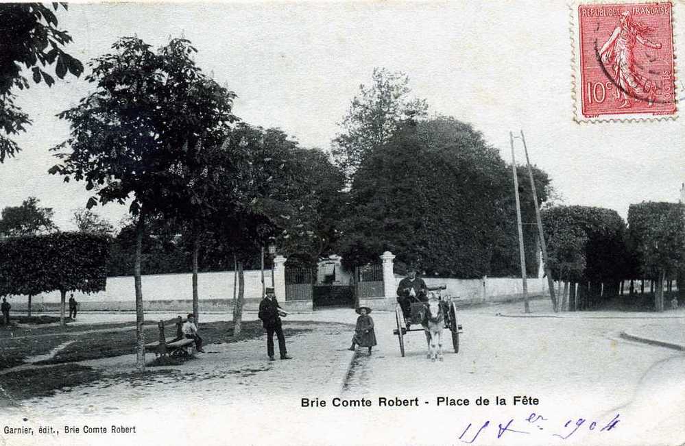 77 BRIE COMTE ROBERT PLACE DE LA FETE  AVEC ATTELAGE - Brie Comte Robert