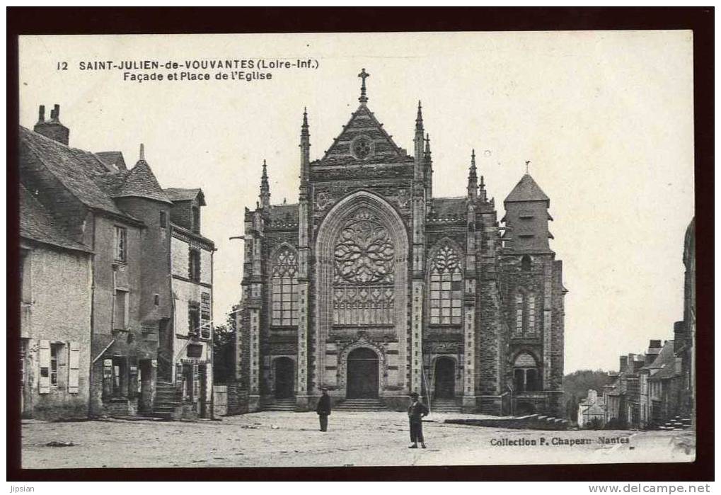 Cpa Du 44  Saint Julien De Vouvantes Façade Et Place De L' Eglise GP2 - Saint Julien De Vouvantes