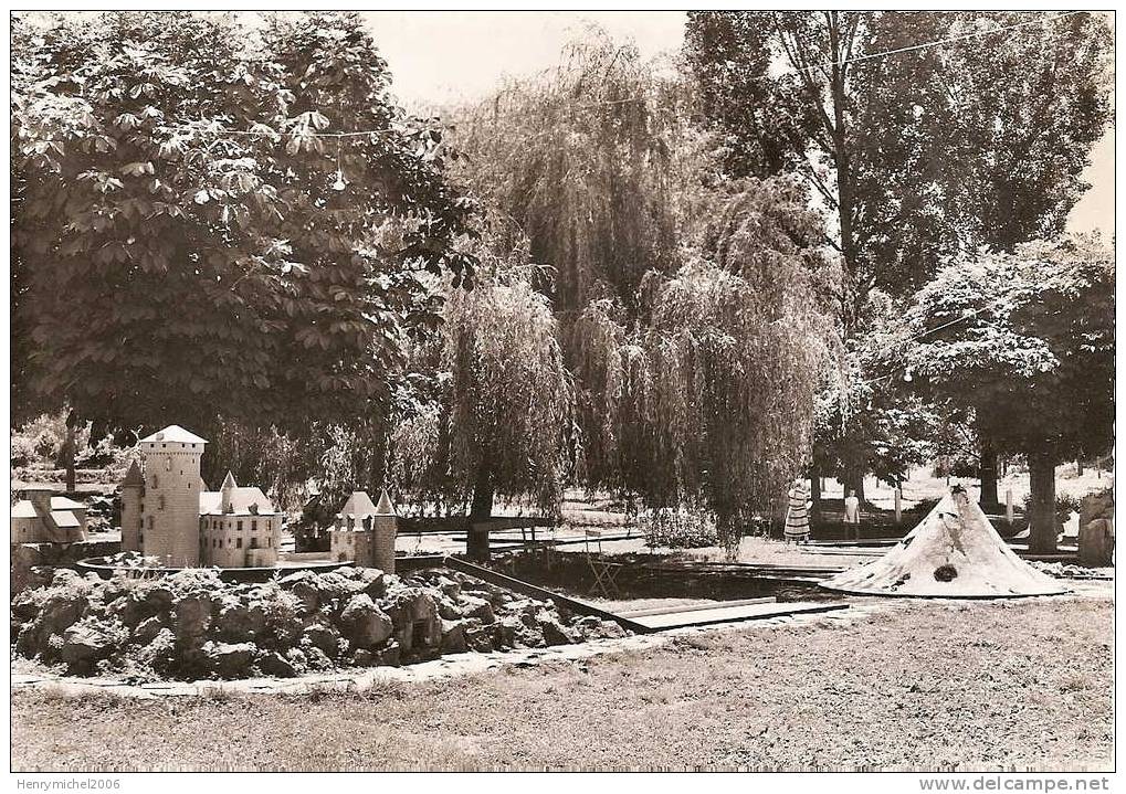 Cantal , Vic Sur Cere , Le Golf Miniature , Photo Ed Bos - Other & Unclassified