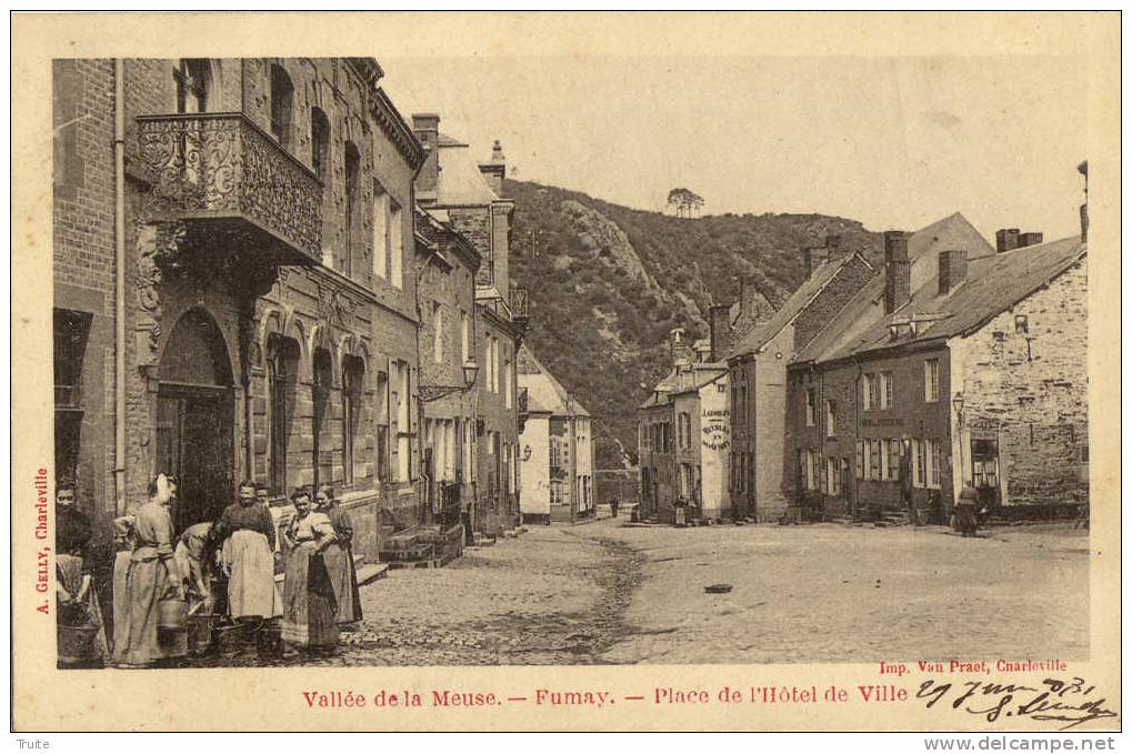 FUMAY PLACE DE L'HOTEL DE VILLE CORVEE D ARROSAGE AROSSOIR  AVANT 1904 - Fumay