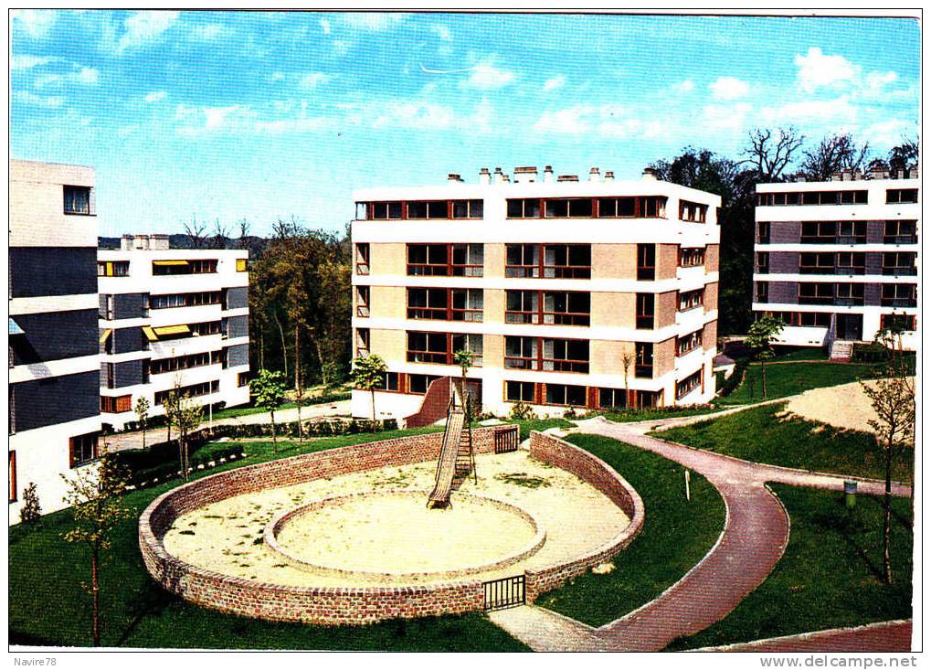 77 COMBS LA VILLE SQUARE D'ENFANTS AVEC TOBOGGAN DANS RESIDENCE - Combs La Ville