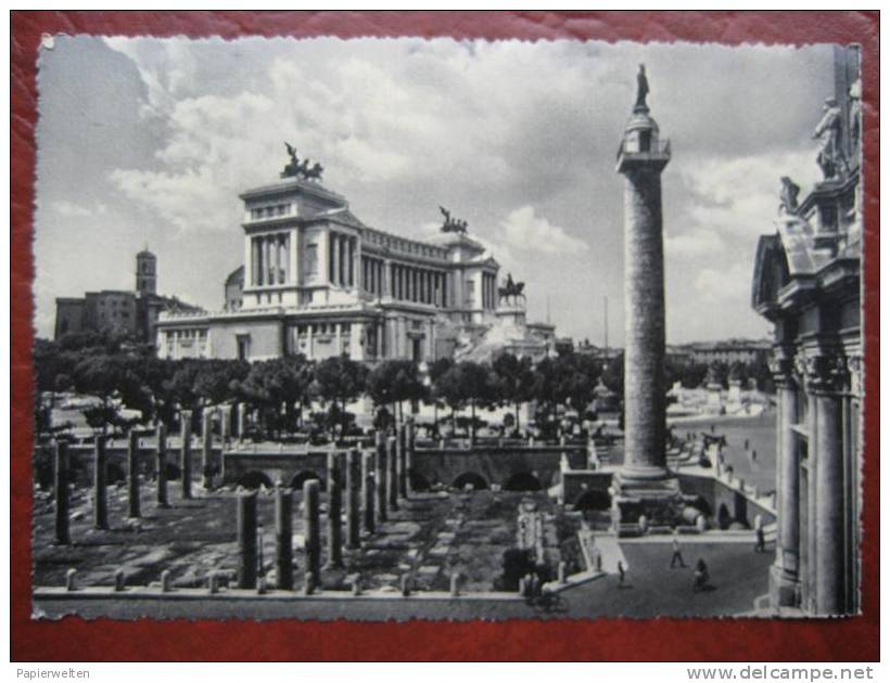 Roma - Collona Traiana E Monumento A Vittorio Emanuele II - Altare Della Patria