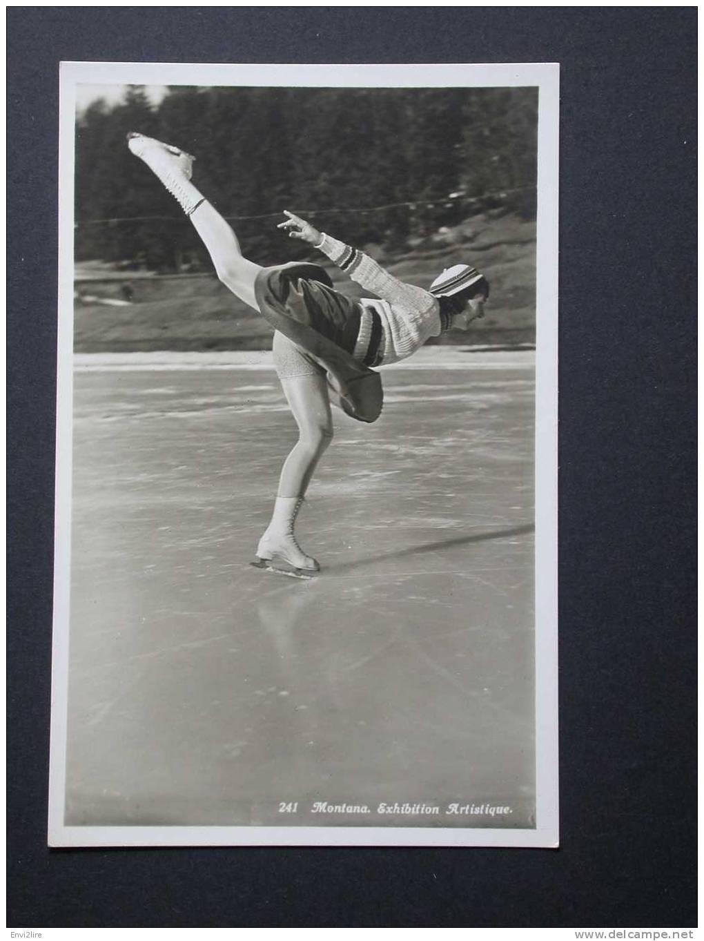 Ref630 Cpa Carte Photo 241. Montana Exhibition Artistique Patinage. Photo J. Deprez. Femme En Jupe Patinant - Figure Skating