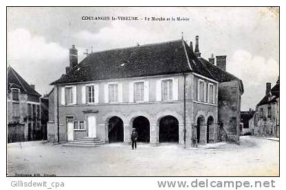 - COULANGES LA VINEUSE - Le Marché Et La Mairie - Coulanges La Vineuse