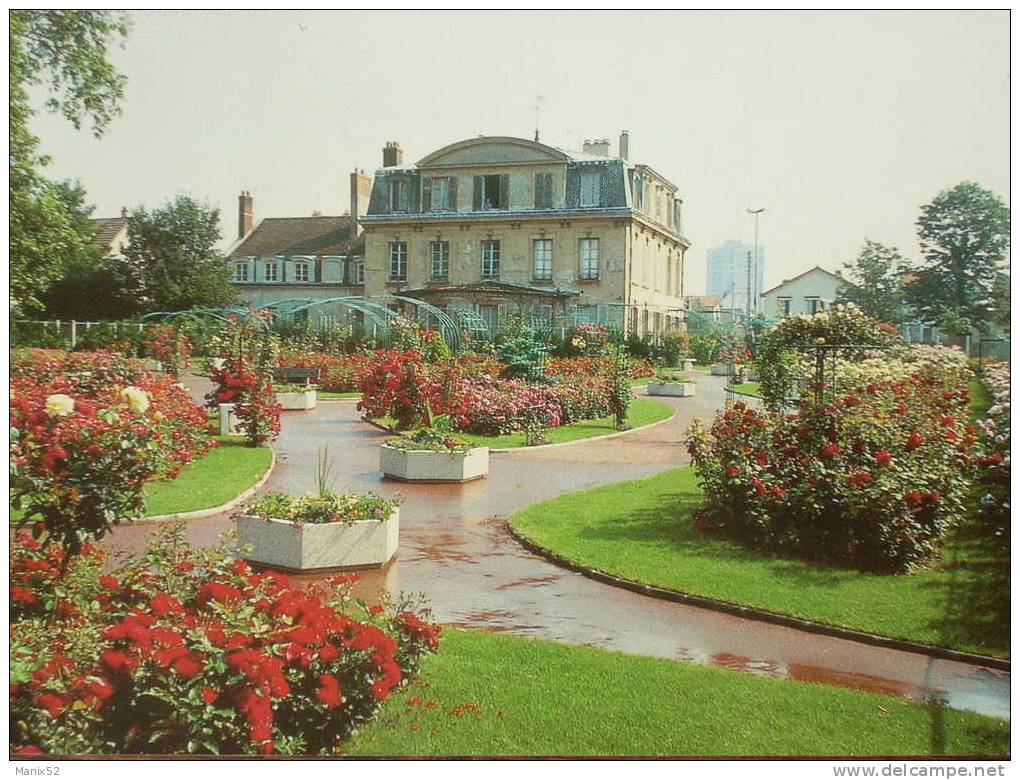 93 - GAGNY - La Roseraie, Place Des Fêtes. - Gagny