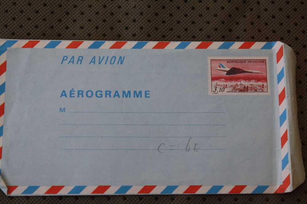 Aérogramme ENTIERS POSTAUX  DE FRANCE  PAR AVION COTE : 6 EUROS N°1009 AER  POLYCHROME ** CONCORDE SURVOLANT PARIS - Aerograms